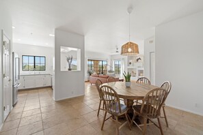 Dining - Newly renovated charming 2-bedroom condo in enchanting Fountain Hills. (Fountain Hills)