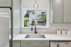 ميكروويف، فرن، موقد طهي مسطح، غسالة أطباق