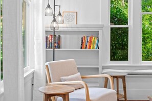 Interior - 3 Bedroom - Beautifully Remodeled Bungalow - Extended Stays (Portland)