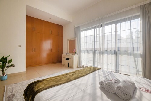 4BR Villa Prime Location With Private Garden