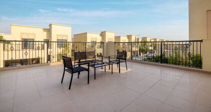 4BR Villa Prime Location With Private Garden