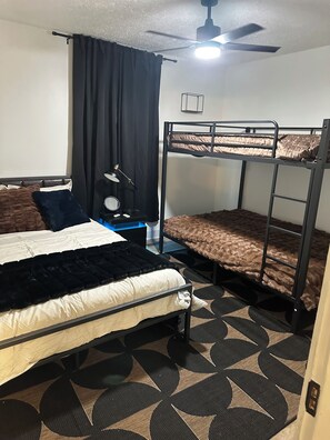 3 bedrooms, iron/ironing board, WiFi, bed sheets