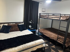3 bedrooms, iron/ironing board, WiFi, bed sheets