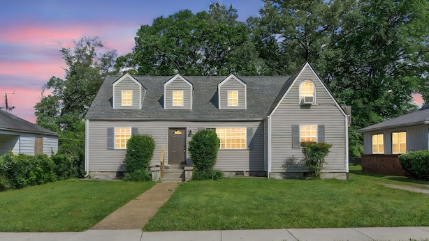 A two-story house with a front porch, a small front yard, and a pathway leading to the entrance. - Zen Garden Bungalow close to Downtown (Chattanooga)