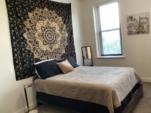 1 bedroom, iron/ironing board, WiFi, bed sheets - Stylish Bedroom Escape-Warm & Relaxing Ambiance in lovely Greensboro with AC (Greensboro)