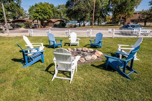 Bungalow 4:  Go Jump in the Lake Bungalow