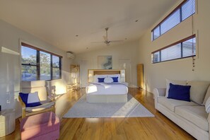 4 bedrooms, iron/ironing board, travel cot, free WiFi