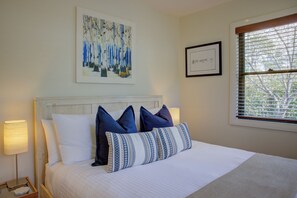4 bedrooms, iron/ironing board, travel crib, free WiFi