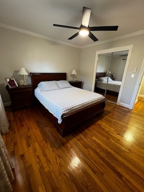 3 bedrooms, iron/ironing board, Internet, bed sheets