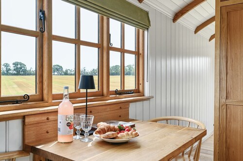 Pelsham View - sleeps 2 guests  in 1 bedroom