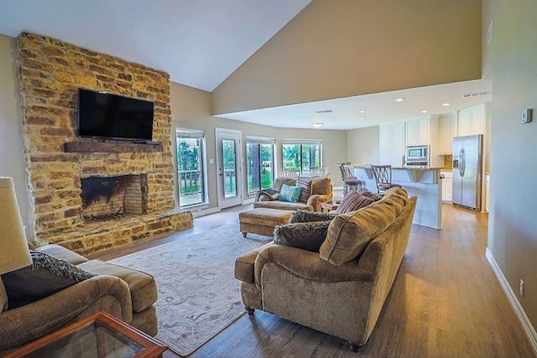 TV, fireplace