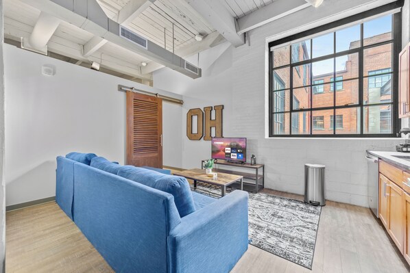 Living area - Huge DT Loft, Sofa Bed & Wi-Fi (Cleveland)