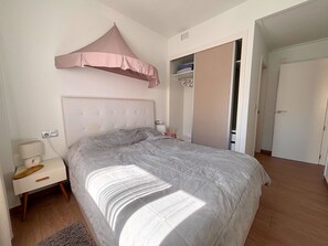 2 habitaciones, tabla de planchar con plancha, wifi y ropa de cama 