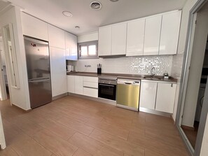 Fridge, microwave, oven, dishwasher - Villa Amalia 68: Top floor with solarium (Torrevieja)