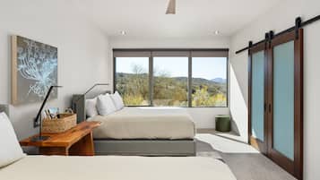 10 bedrooms, desk, iron/ironing board, travel crib