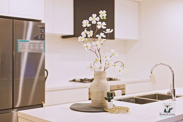 Fridge, microwave, oven, stovetop