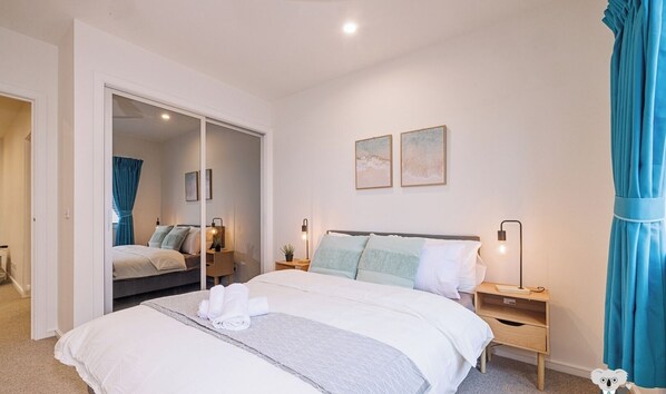 2 bedrooms, iron/ironing board, WiFi, bed sheets