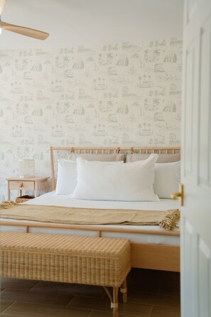 3 bedrooms, desk, iron/ironing board, travel crib