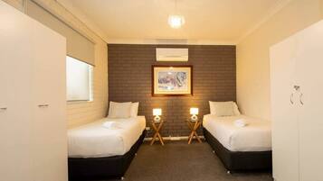 3 bedrooms, iron/ironing board, WiFi, bed sheets