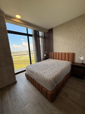 1 habitación, tabla de planchar con plancha, internet y ropa de cama