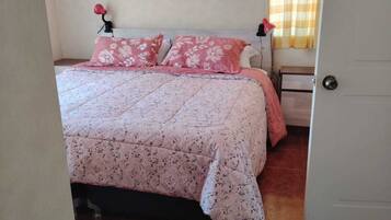 4 habitaciones, acceso a internet y ropa de cama