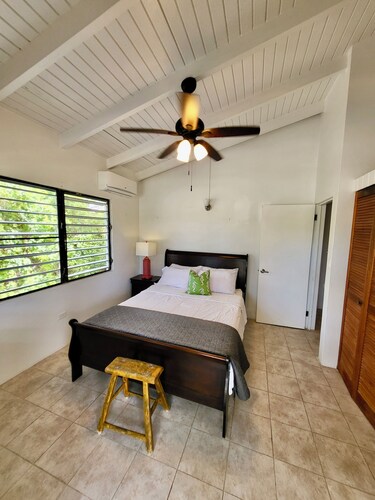 Minutes from the beach - Relaxing veranda - Walk to the pier