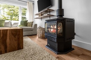 Interior - Stylish & Unique 2BR Stowe Condo: Newly Renovated! (Stowe)