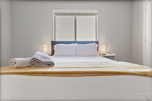 1 室のベッドルーム、デスク、アイロン / アイロン台、WiFi (無料)