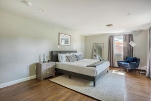 3 室のベッドルーム、アイロン / アイロン台、WiFi、ベッドシーツ