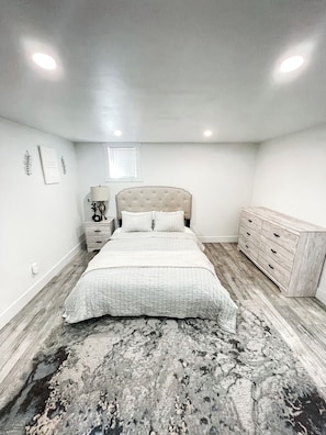 Iron/ironing board, Internet, bed sheets