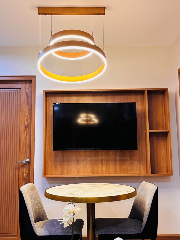 Room, 2 Bedrooms | Dining