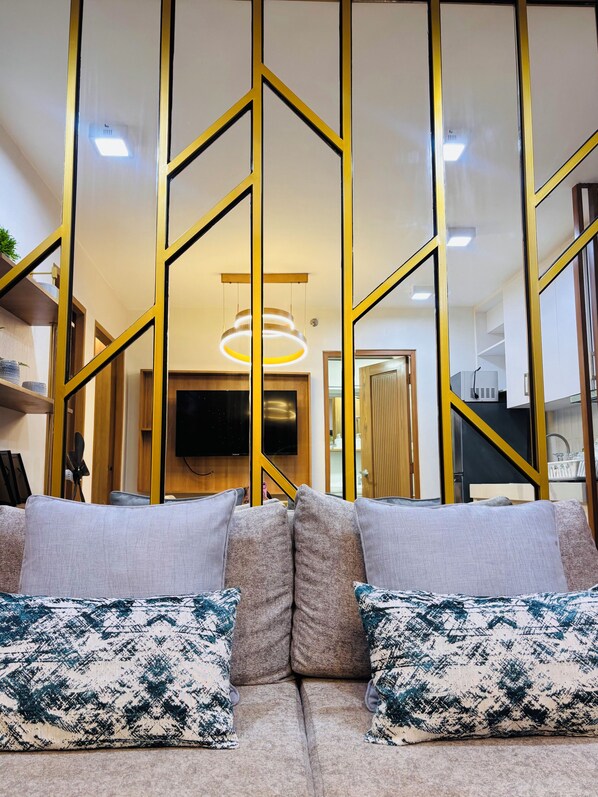 Room, 2 Bedrooms | Living room