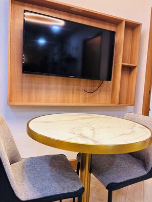 Room, 2 Bedrooms | Room amenity
