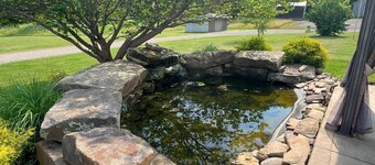 Charming cottage, fire pit, patio, porch, close to caves, in Hocking Hills.
