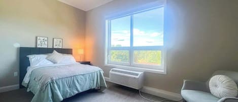 1 dormitori, planxa i posts de planxar, wifi i roba de llit