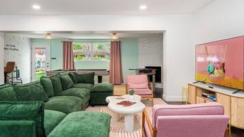 TV, fireplace