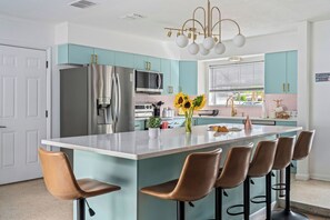 電子レンジ、オーブン、コンロ、食器洗い機