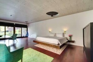 6 habitaciones, caja de seguridad en la habitación y escritorio 