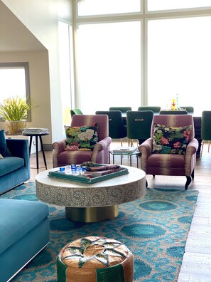 المنشأة من الداخل