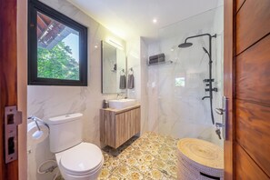 Shower, hair dryer, bidet, towels - Villa Lebah Seminyak, 
7min walk to Double Six Beach 2min to Bintang Supermarket (Bali)