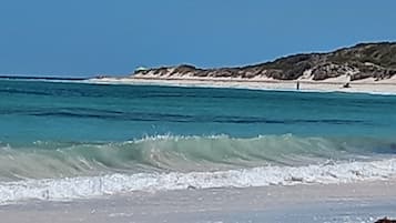 Plage à proximité, chaises longues