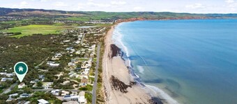The Dingaling—Beach House Bliss with Firepit & BBQ