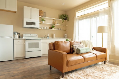 Stylish 1-Bedroom ADU, Modern Comfort + Design