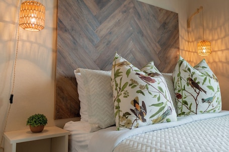 1 bedroom, iron/ironing board, WiFi, bed sheets. Stylish 1-Bedroom ADU, Modern Comfort + Design