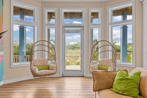 Lakefront - Pet Friendly - Arcade - Walk to Beach - Pool/Hot Tub