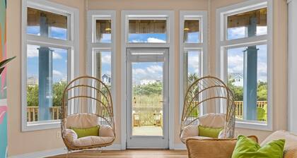 Lakefront - Pet Friendly - Arcade - Walk to Beach - Pool/Hot Tub