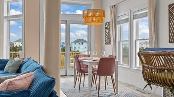 Televisión y chimenea