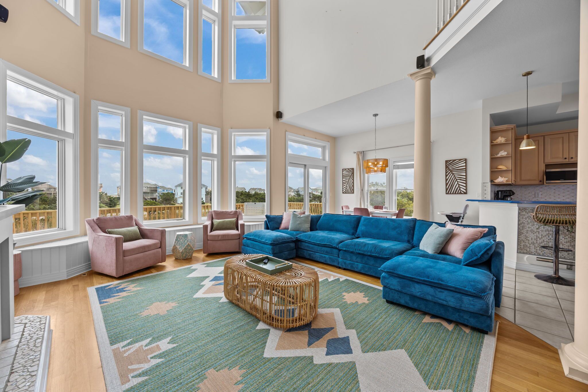 Una televisión, una chimenea