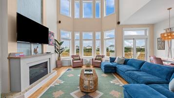 Televisión y chimenea