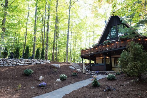 Unique A-frame, hot tub, firepit, barrel sauna